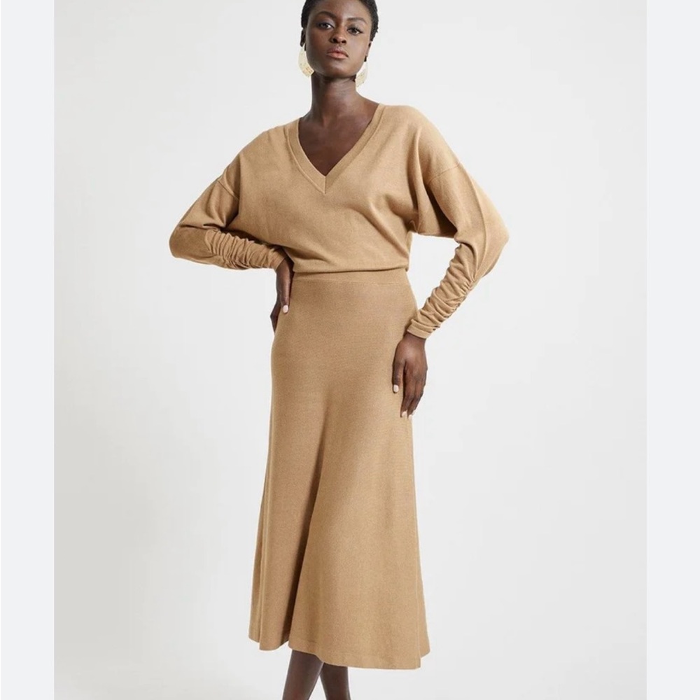 Karen Millen Viscose Blend V Neck Knit Midi Dress in Camel